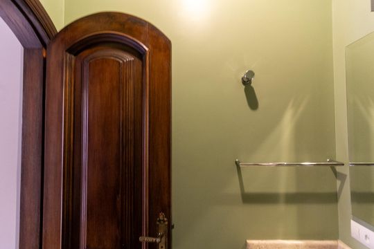 Casa no Brooklin, 3 quartos, 2 suítes, churrasqueira no condomínio, para comprar. — Lavabo 1