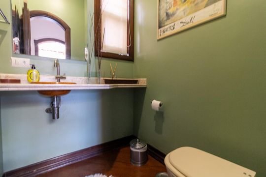 Casa no Brooklin, 3 quartos, 2 suítes, churrasqueira no condomínio, para comprar. — Lavabo 1