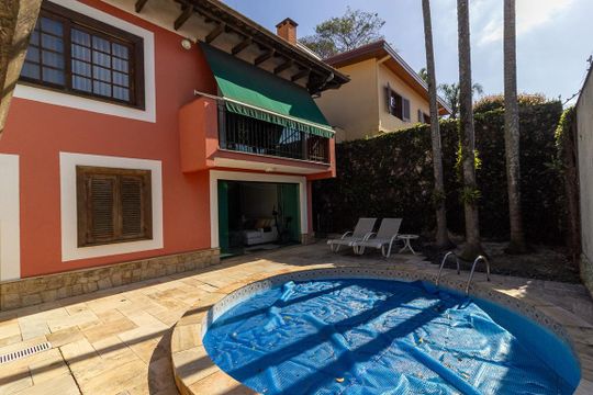 Casa no Brooklin, 3 quartos, 2 suítes, churrasqueira no condomínio, para comprar. — Área Gourmet