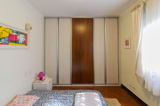 Casa no Brooklin, 3 quartos, 2 suítes, churrasqueira no condomínio, para comprar. — Suíte 2