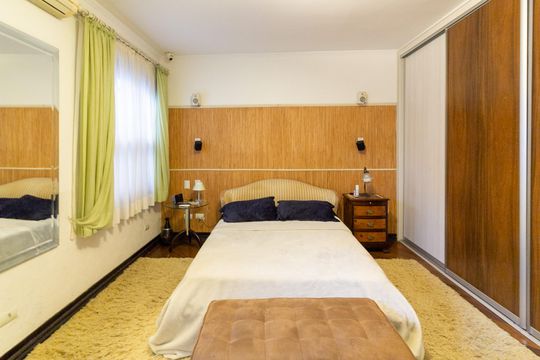 Casa no Brooklin, 3 quartos, 2 suítes, churrasqueira no condomínio, para comprar. — Suíte 1