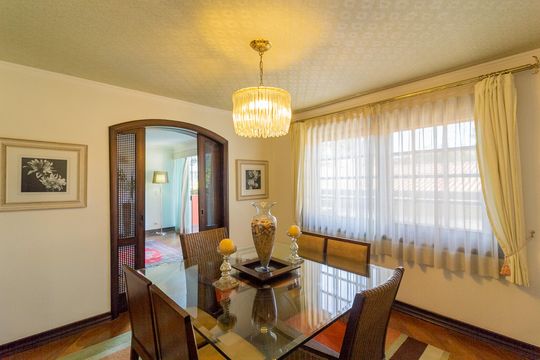 Casa no Brooklin, 3 quartos, 2 suítes, churrasqueira no condomínio, para comprar. — Sala de Jantar