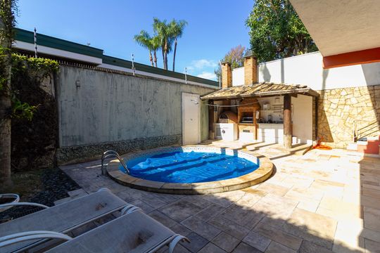 Casa no Brooklin, 3 quartos, 2 suítes, churrasqueira no condomínio, para comprar. — Área Gourmet