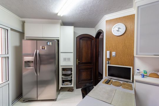 Casa no Brooklin, 3 quartos, 2 suítes, churrasqueira no condomínio, para comprar. — Cozinha