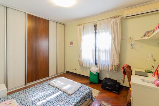 Casa no Brooklin, 3 quartos, 2 suítes, churrasqueira no condomínio, para comprar. — Suíte 2