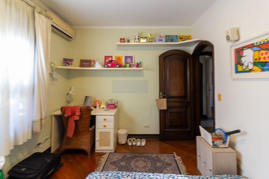 Casa no Brooklin, 3 quartos, 2 suítes, churrasqueira no condomínio, para comprar. — Suíte 2