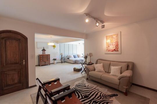 Casa no Brooklin, 3 quartos, 2 suítes, churrasqueira no condomínio, para comprar. — Sala 2