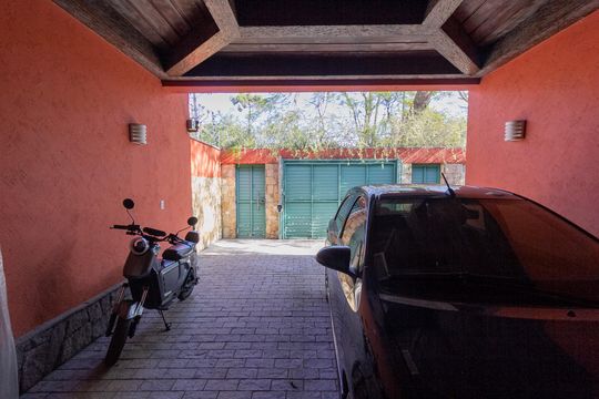 Casa no Brooklin, 3 quartos, 2 suítes, churrasqueira no condomínio, para comprar. — Garagem