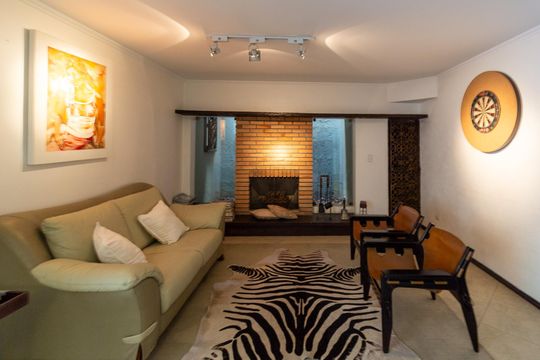 Casa no Brooklin, 3 quartos, 2 suítes, churrasqueira no condomínio, para comprar. — Sala 2