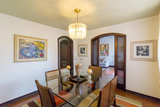 Casa no Brooklin, 3 quartos, 2 suítes, churrasqueira no condomínio, para comprar. — Sala de Jantar