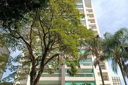 Compra apartamento com varanda, 3 quartos e academia no condomínio. — Fachada
