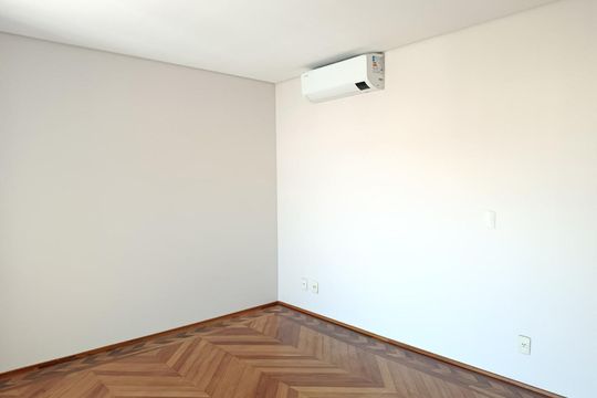 Compra apartamento com varanda, 3 quartos e academia no condomínio. — Suíte 2