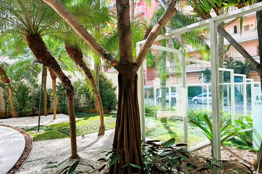 Compra apartamento com varanda, 3 quartos e academia no condomínio. — Jardim