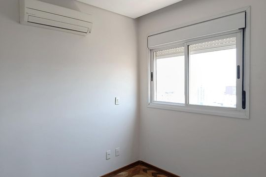 Compra apartamento com varanda, 3 quartos e academia no condomínio. — Suíte 1