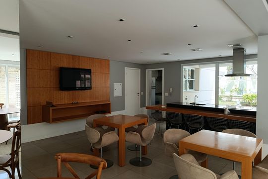 Compra apartamento com varanda, 3 quartos e academia no condomínio. — Área comum