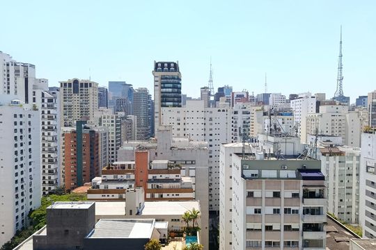 Compra apartamento com varanda, 3 quartos e academia no condomínio. — Vista Varanda da Sala