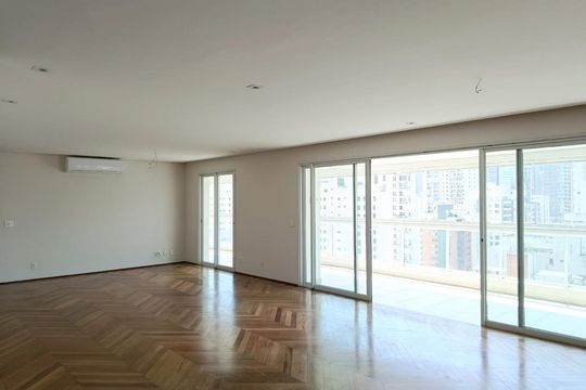 Compra apartamento com varanda, 3 quartos e academia no condomínio. — Sala