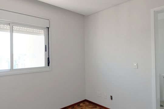 Compra apartamento com varanda, 3 quartos e academia no condomínio. — Suíte 1
