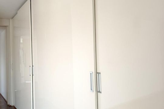 Compra apartamento com varanda, 3 quartos e academia no condomínio. — Closet da Suíte 1