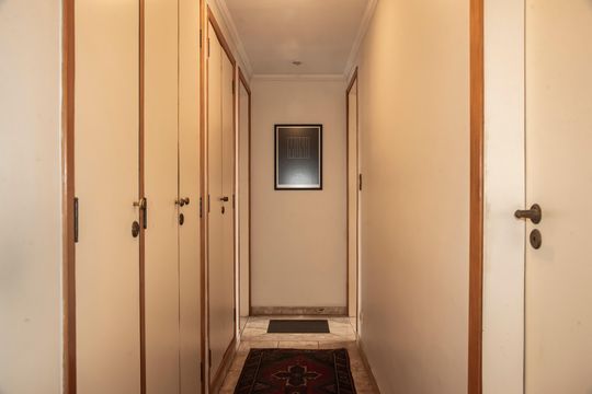 Apartamento com 4 quartos, varanda e academia na Vila Clementino, perfeito para comprar. — Corredor