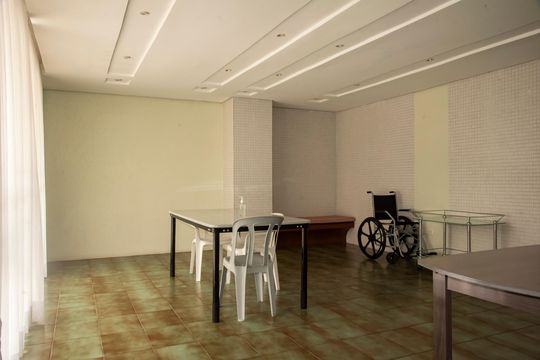 Apartamento com 4 quartos, varanda e academia na Vila Clementino, perfeito para comprar. — Área comum - Salão de festas