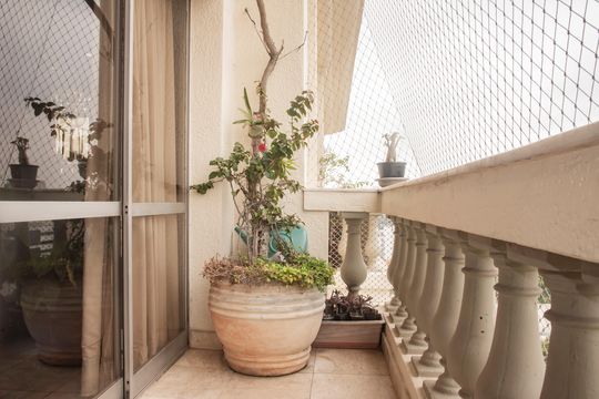 Apartamento com 4 quartos, varanda e academia na Vila Clementino, perfeito para comprar. — Varanda da Sala 1