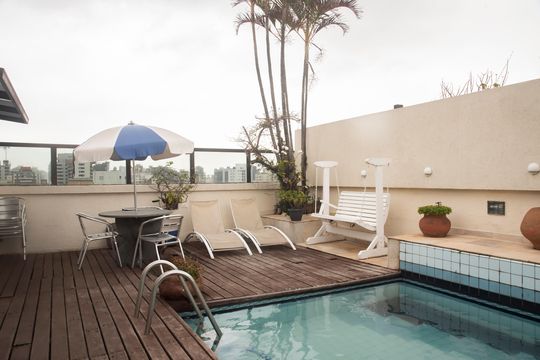 Apartamento com 4 quartos, varanda e academia na Vila Clementino, perfeito para comprar. — Cobertura - Piscina