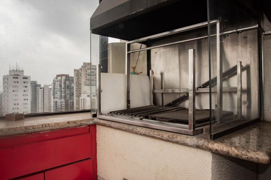 Apartamento com 4 quartos, varanda e academia na Vila Clementino, perfeito para comprar. — Cobertura - Churrasqueira