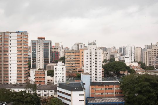 Apartamento com 4 quartos, varanda e academia na Vila Clementino, perfeito para comprar. — Varanda da Sala 1