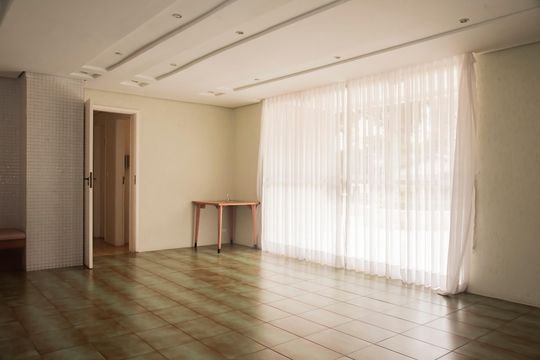 Apartamento com 4 quartos, varanda e academia na Vila Clementino, perfeito para comprar. — Área comum - Salão de festas