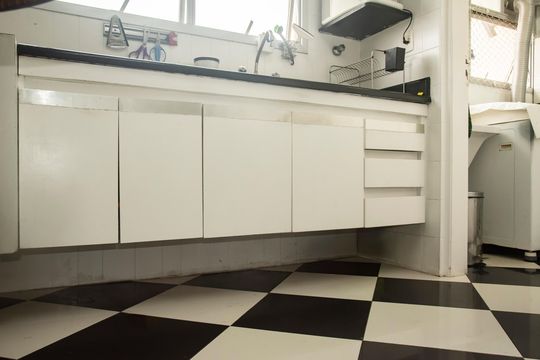 Apartamento com 4 quartos, varanda e academia na Vila Clementino, perfeito para comprar. — Cozinha