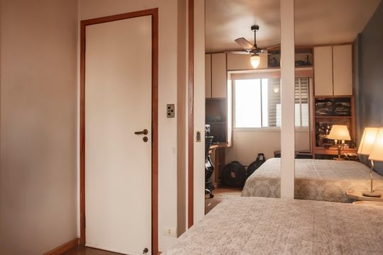 Apartamento com 4 quartos, varanda e academia na Vila Clementino, perfeito para comprar. — Suíte 1