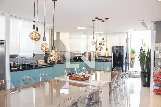 Apartamento com 5 quartos e varanda gourmet em condomínio com churrasqueira para comprar. — Espaço Gourmet