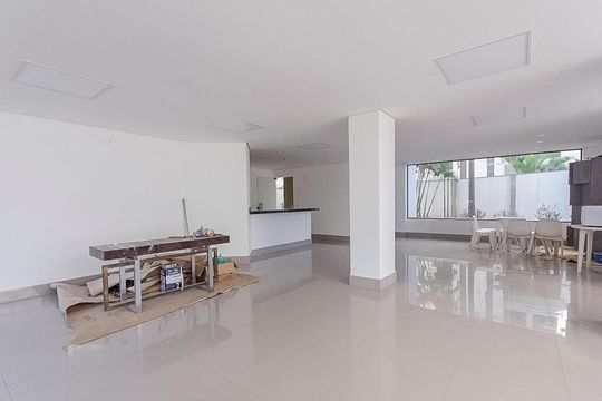 Apartamento com 5 quartos e varanda gourmet em condomínio com churrasqueira para comprar. — Área comum - Salão de festas