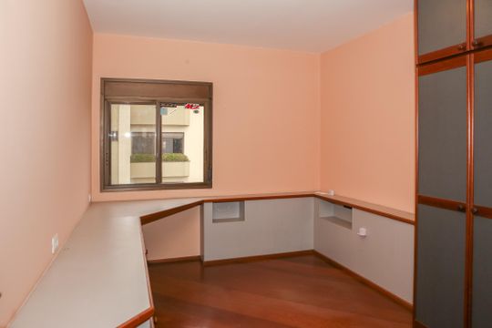 Apartamento com 5 quartos e varanda gourmet em condomínio com churrasqueira para comprar. — Quarto 1