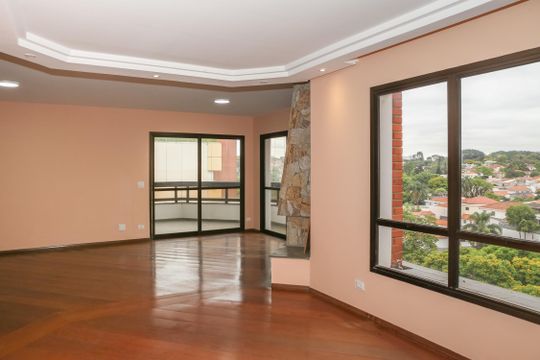 Apartamento com 5 quartos e varanda gourmet em condomínio com churrasqueira para comprar. — Sala