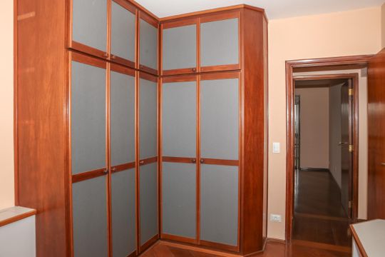 Apartamento com 5 quartos e varanda gourmet em condomínio com churrasqueira para comprar. — Quarto 1