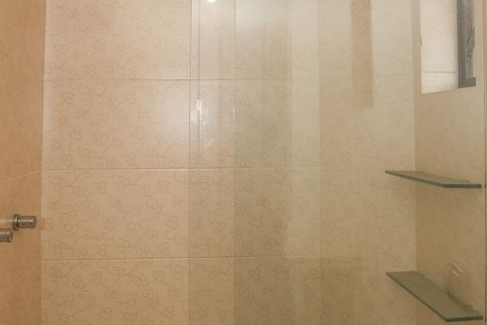 Apartamento com 5 quartos e varanda gourmet em condomínio com churrasqueira para comprar. — Banheiro da Suíte 2
