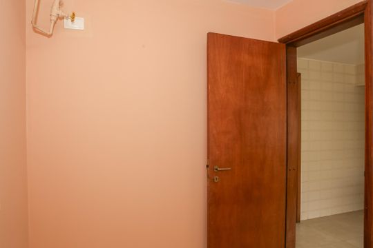 Apartamento com 5 quartos e varanda gourmet em condomínio com churrasqueira para comprar. — Quarto de Serviço