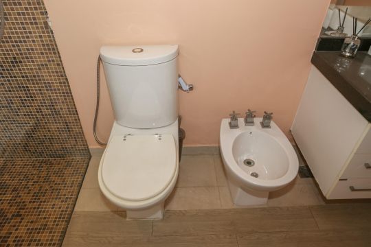 Apartamento com 5 quartos e varanda gourmet em condomínio com churrasqueira para comprar. — Banheiro da Suíte 3