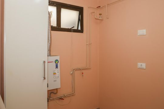 Apartamento com 5 quartos e varanda gourmet em condomínio com churrasqueira para comprar. — Quarto de Serviço