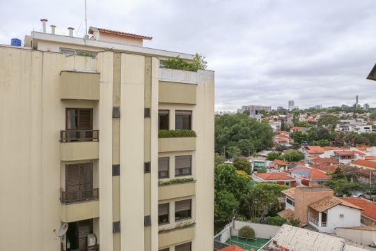 Apartamento com 5 quartos e varanda gourmet em condomínio com churrasqueira para comprar. — Vista da Varanda da Suíte 1