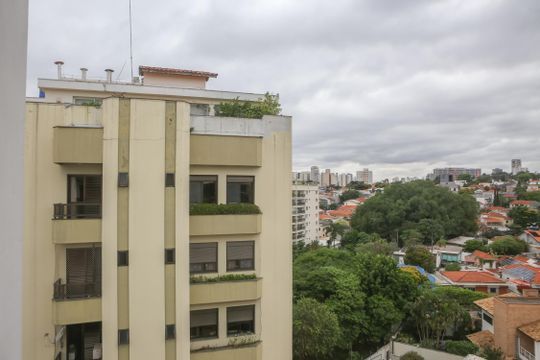 Apartamento com 5 quartos e varanda gourmet em condomínio com churrasqueira para comprar. — Vista da Suíte 2