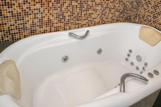 Apartamento com 5 quartos e varanda gourmet em condomínio com churrasqueira para comprar. — Banheiro da Suíte 3