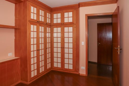 Apartamento com 5 quartos e varanda gourmet em condomínio com churrasqueira para comprar. — Suíte 2