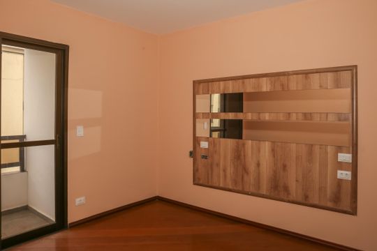 Apartamento com 5 quartos e varanda gourmet em condomínio com churrasqueira para comprar. — Suíte 1