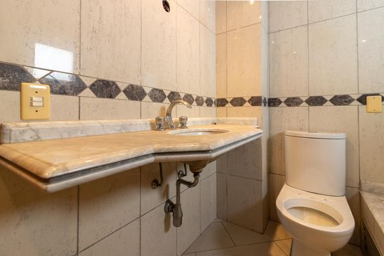 Comprar apartamento com 3 quartos e academia no condomínio. — Banheiro da Suíte