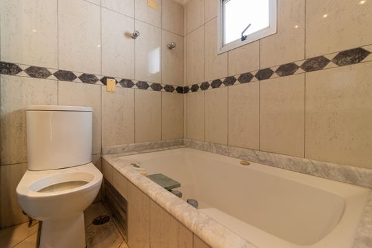 Comprar apartamento com 3 quartos e academia no condomínio. — Banheiro da Suíte