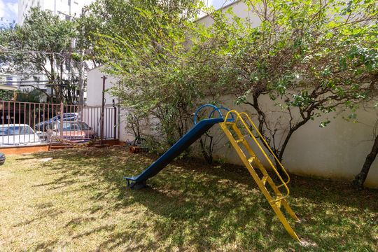 Comprar apartamento com 3 quartos e academia no condomínio. — Área comum - Playground
