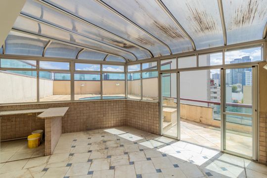 Comprar apartamento com 3 quartos e academia no condomínio. — Terraço